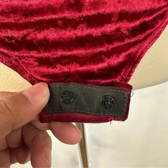 Trouvé Burgundy Velvet Bodysuit Snap Button Womens Size Small Made In USA - Picture 4 of 12